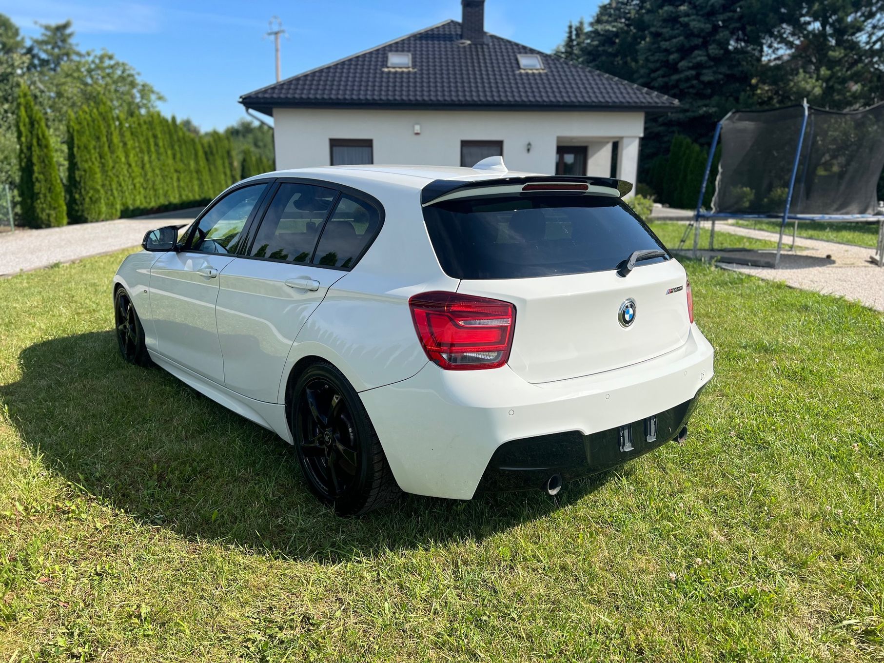 BMW Seria 1 F20 M135i x Navi Led Skora Swiss Aso Biała M Pakiet M Performance KW