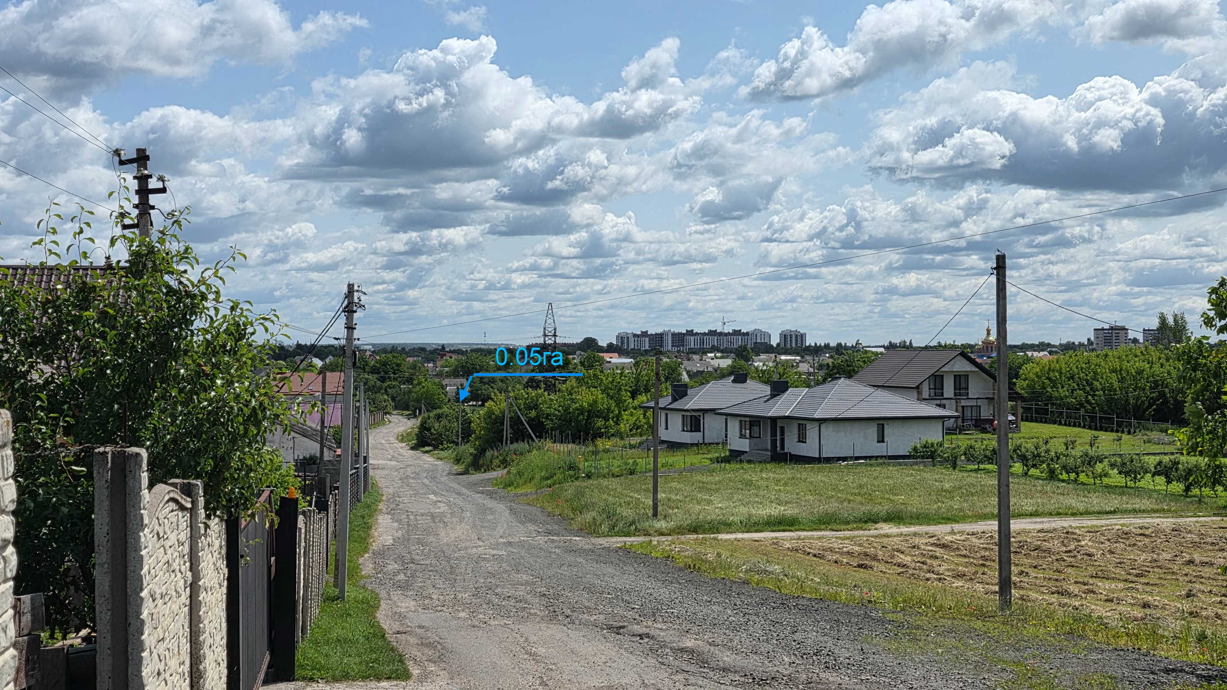 Ділянка у місті,не дорого.