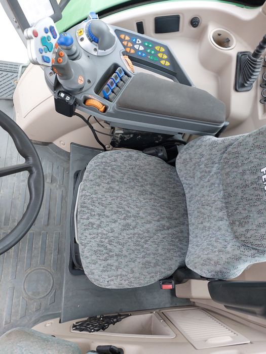 Ciagnik rolniczy Fendt 724 Vario tms