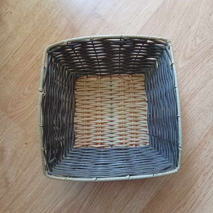 62. Koszyczek wiklinowy