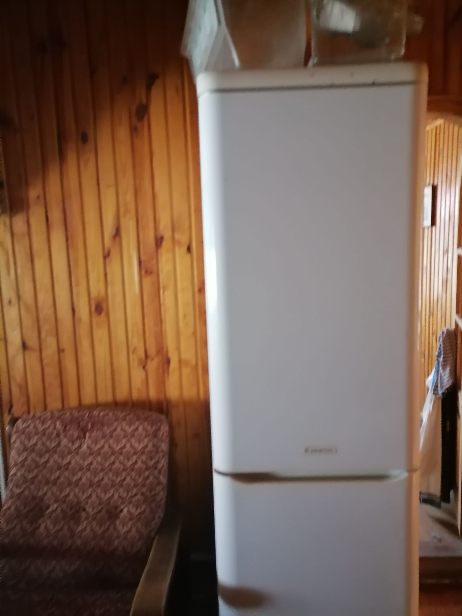 Холодильник двухкамерный ARISTON, нужно поставить ещё один компрессор.