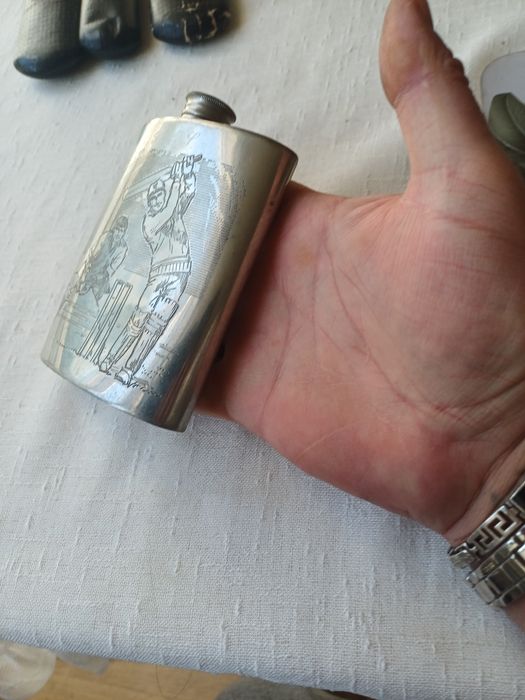 Piersiówka  grawerowana Pewter Sheffield