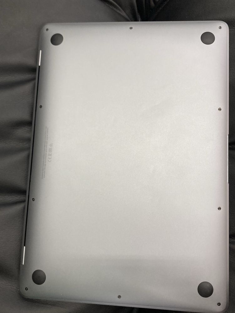 Продам Macbook Air M1 8/256 A2337