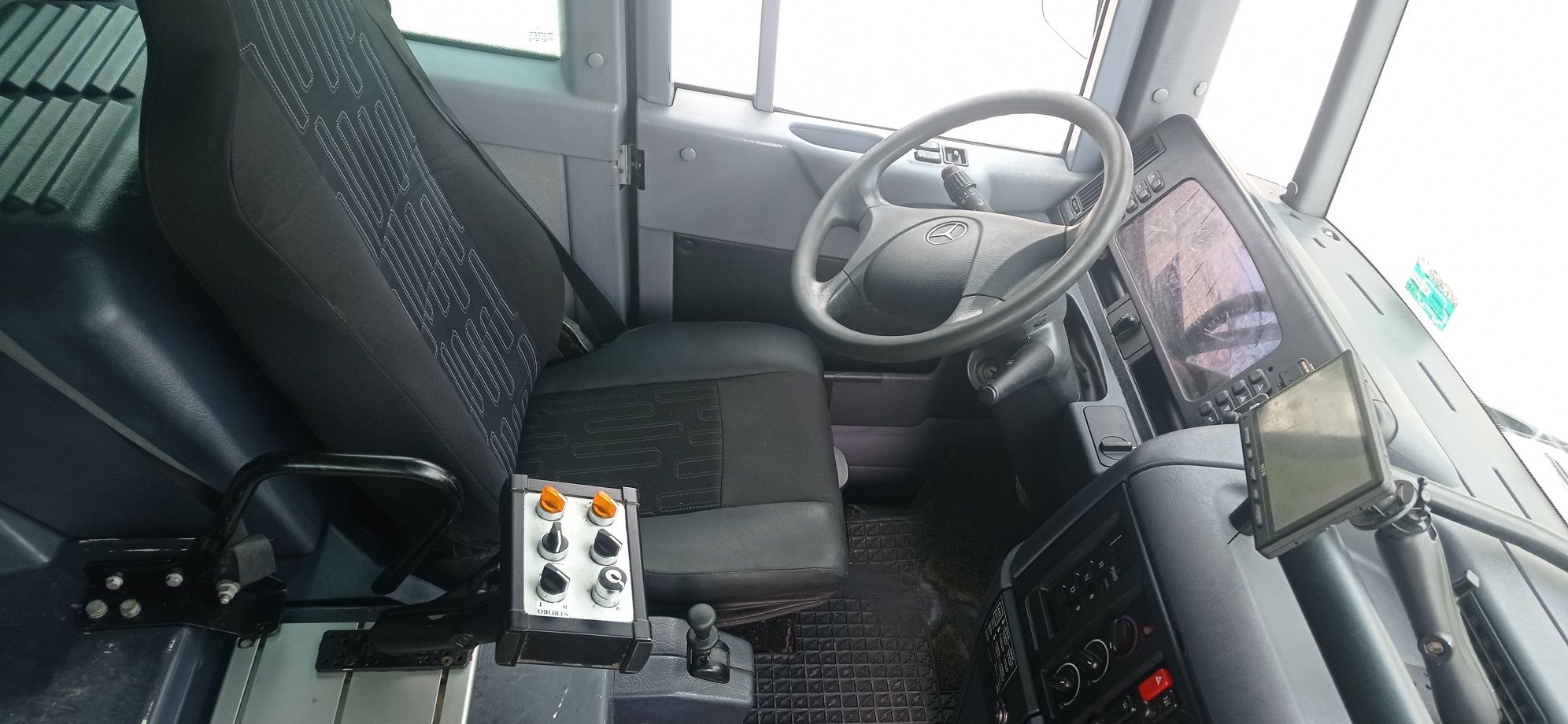 Mercedes 1829 econic śmieciarka 2012r