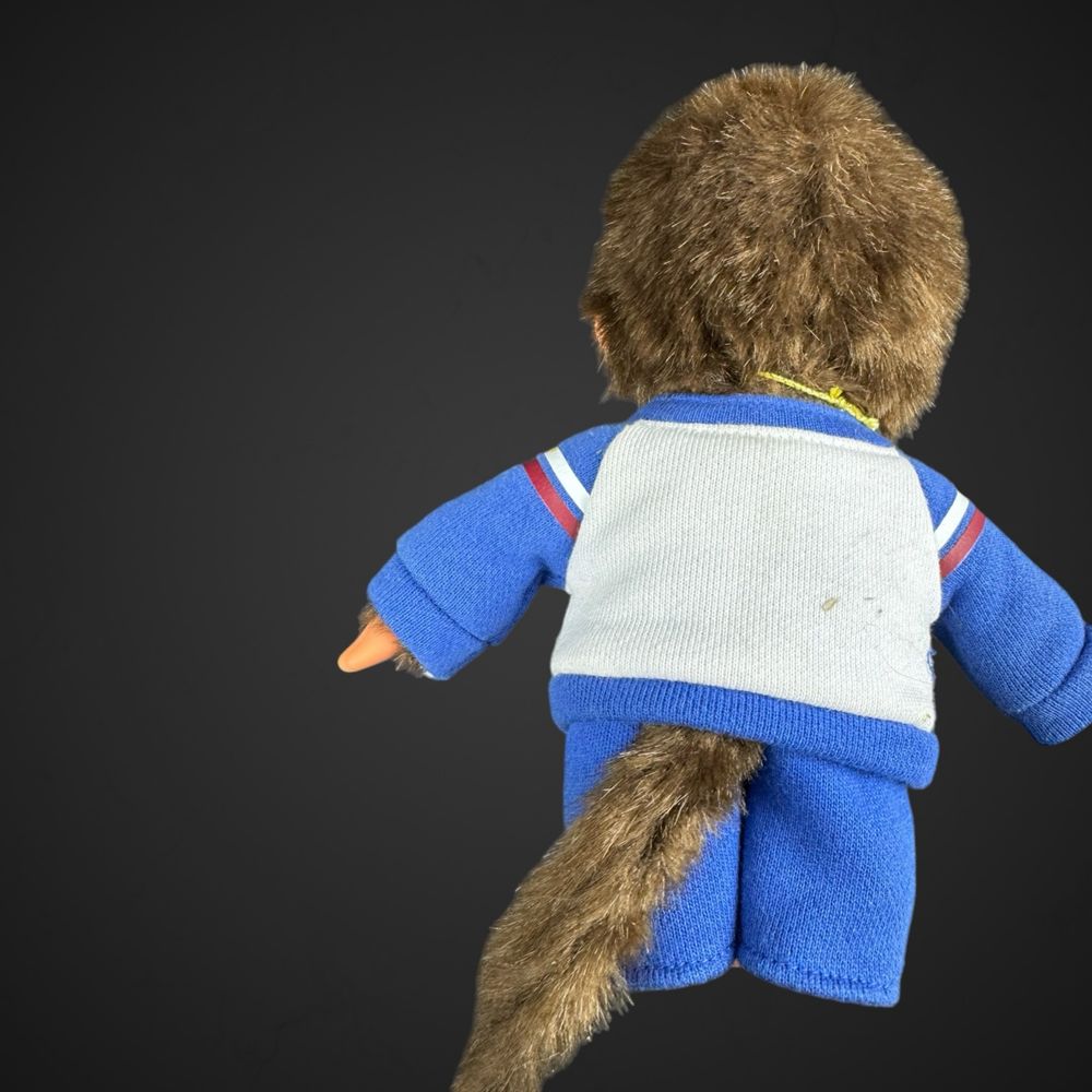 Monchhichi pluszowa małpka ubrana w sportowy strój B41/091003
