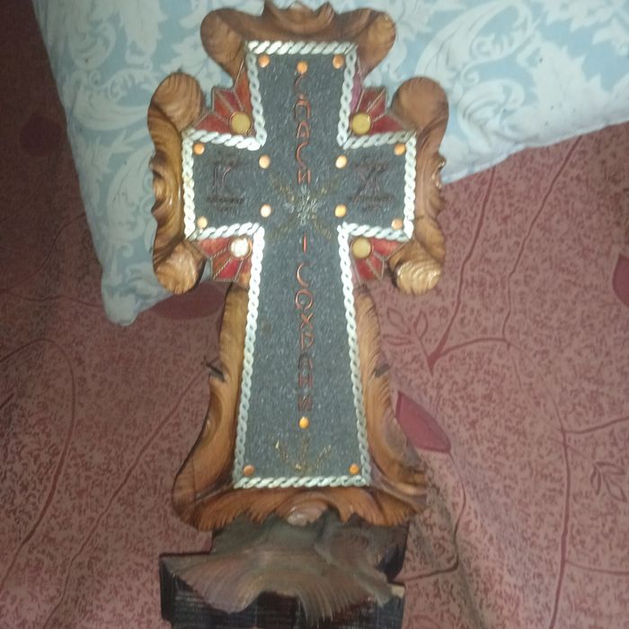 Хрест.. один в оригіналі.