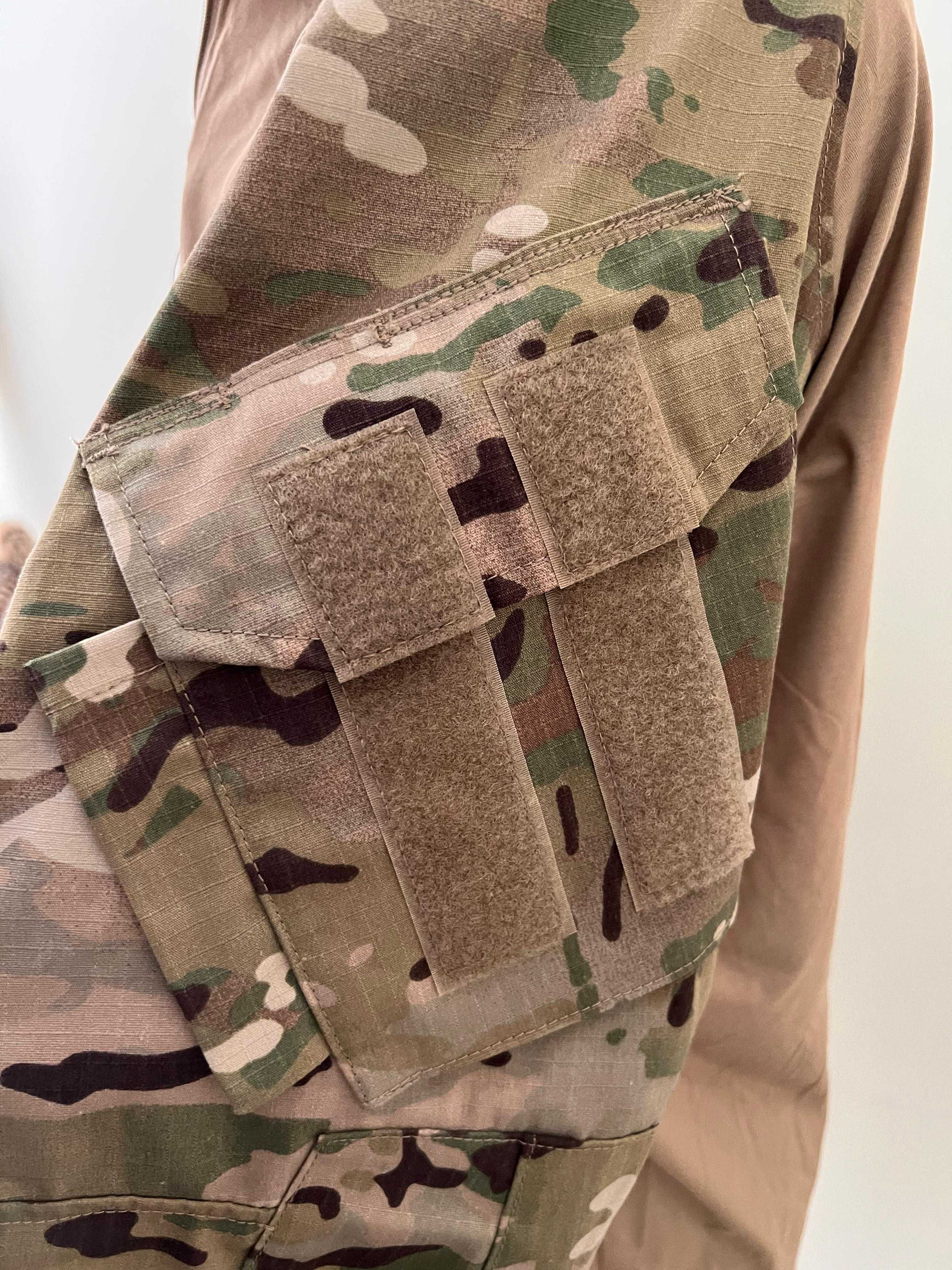 Polo camuflado de manga comprida