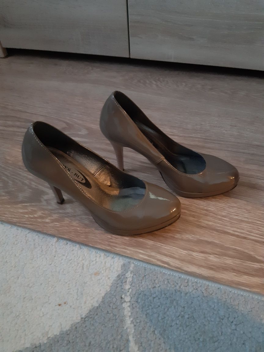 Buty na szpilkach roz.36