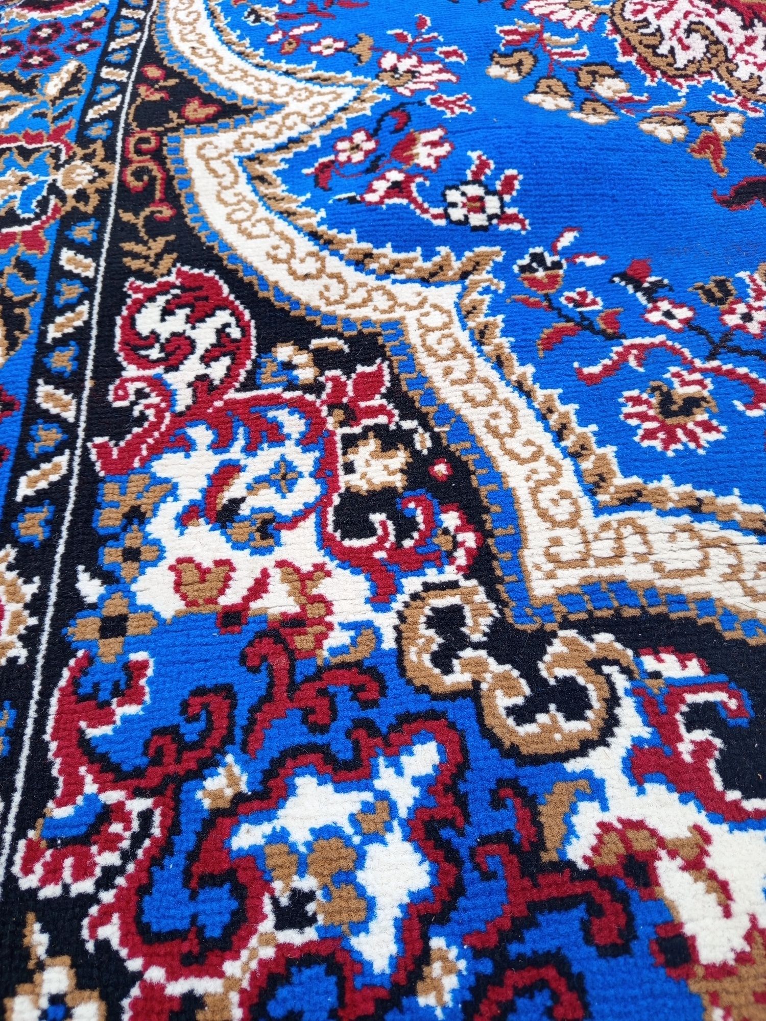 Продам килим в дуже гарному кольорі