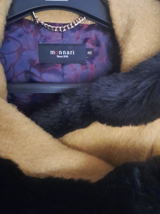 Prosty płaszcz o pudełkowym kroju monnari rozm.40