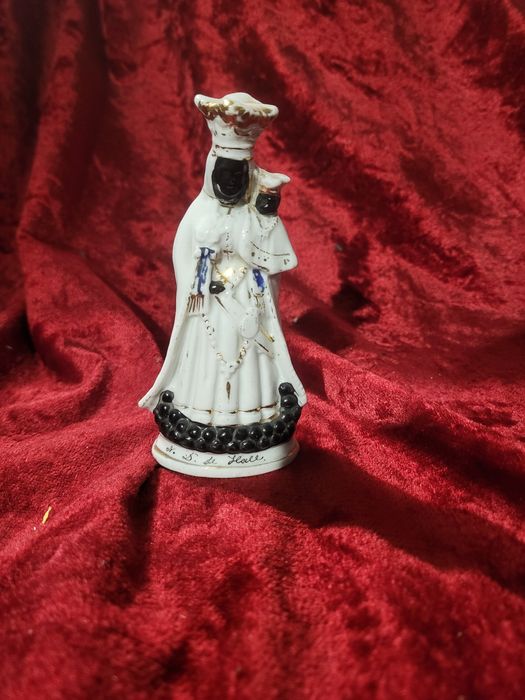 Porcelanowa Czarna Madonna z Halle Maryja