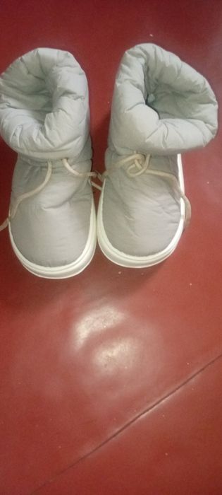 Продам легесенькі Угі новенькі 38розмір