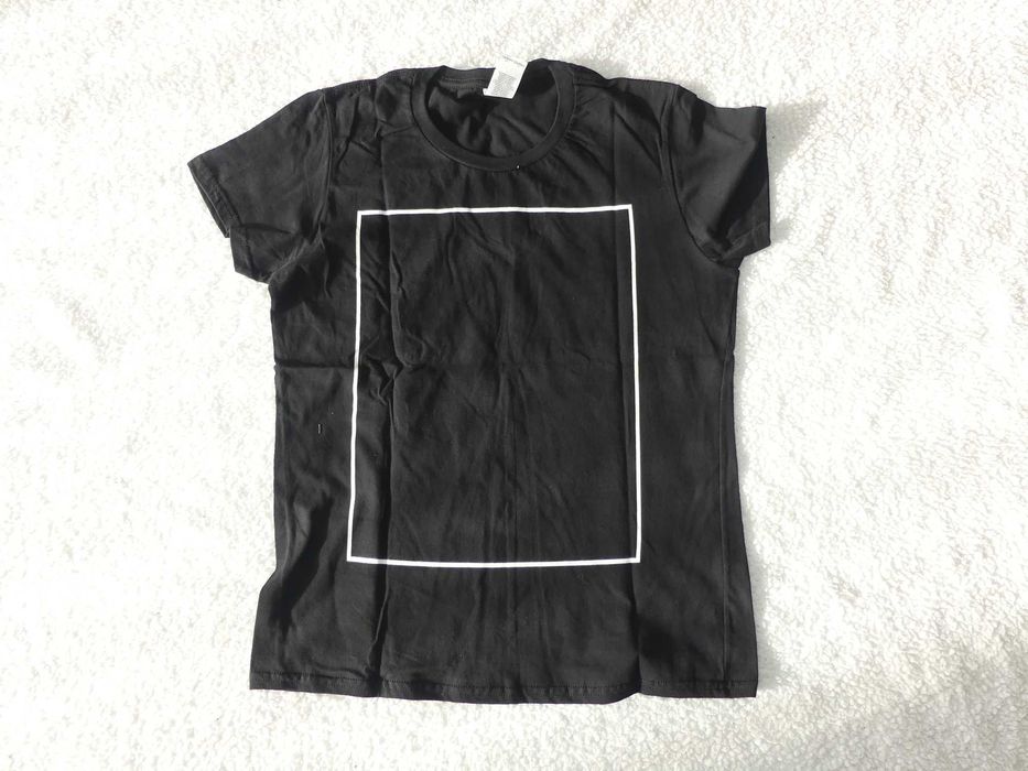 Koszulka damska z geometrycznym nadrukiem