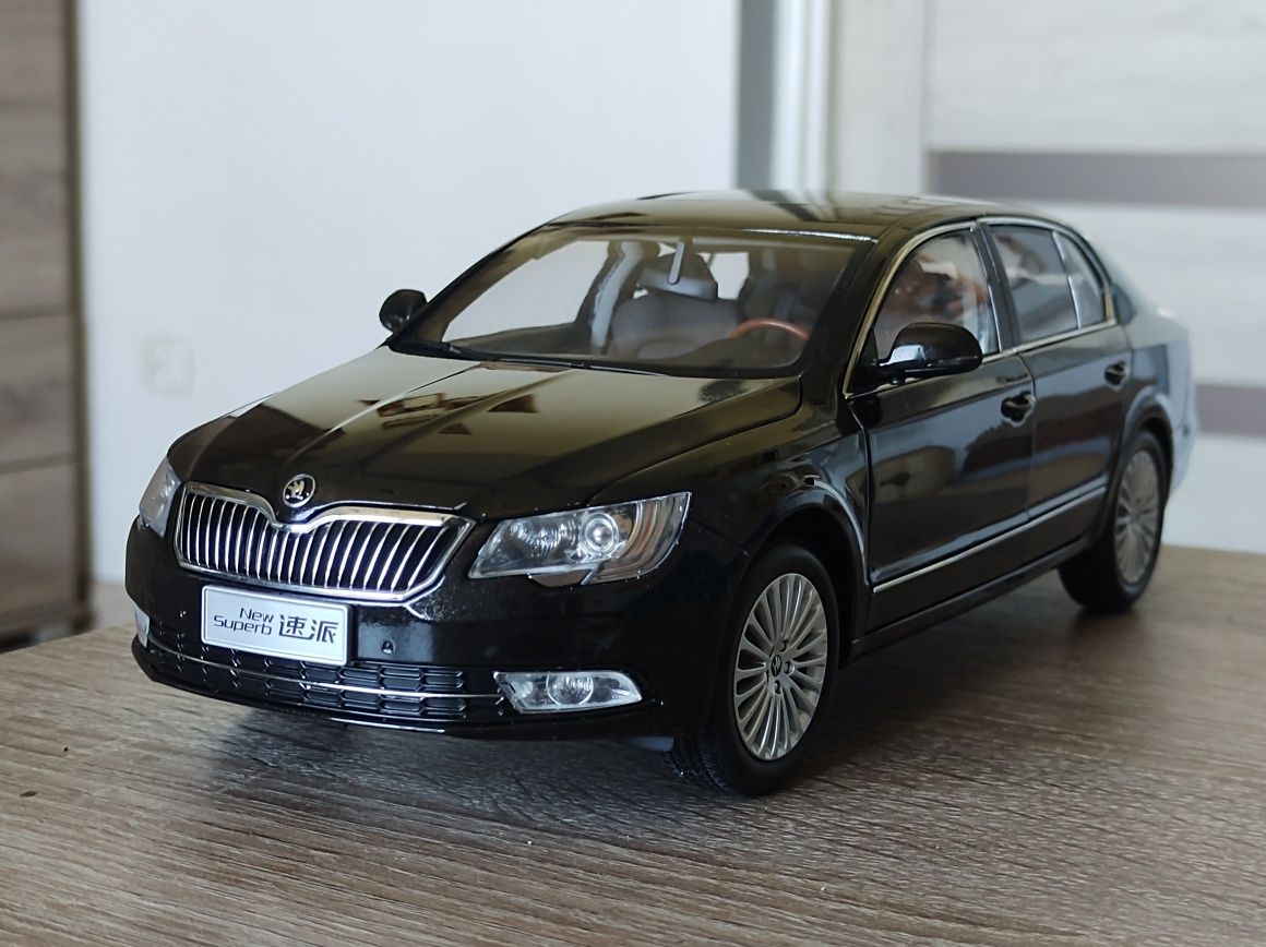 Skoda superb 2fl 1:18