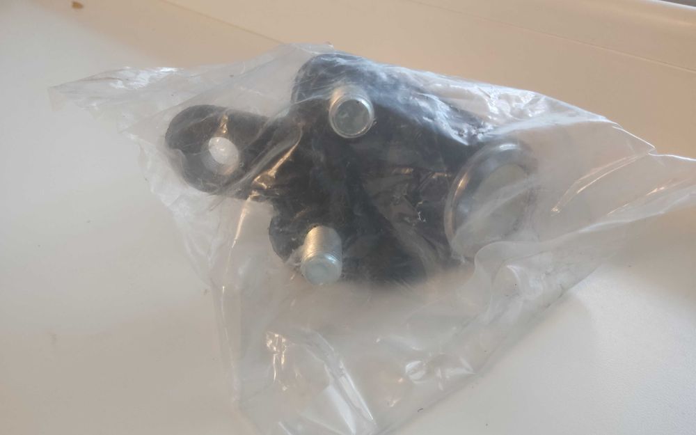 Тойота Королла Е90 Шаровая опора