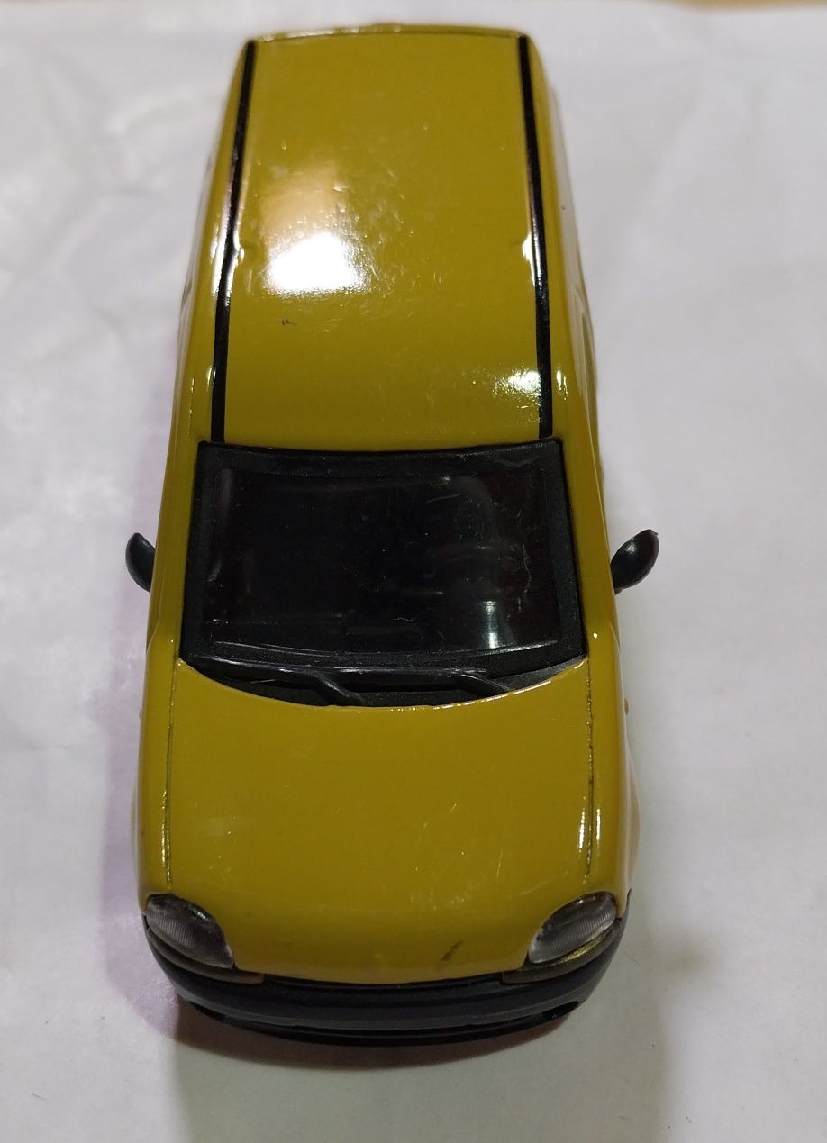 Miniatura Renault Kangoo em escala 1/43