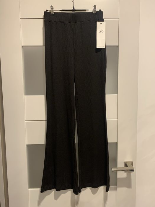 Штани-клеш alo yoga