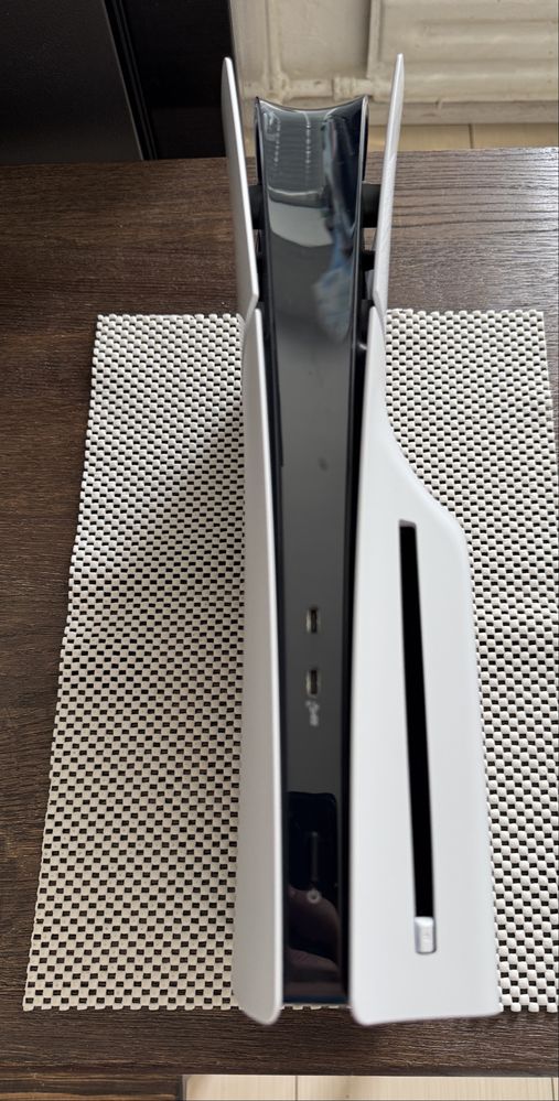 PS5 1tb з дисководом. В класному стані без нюансів