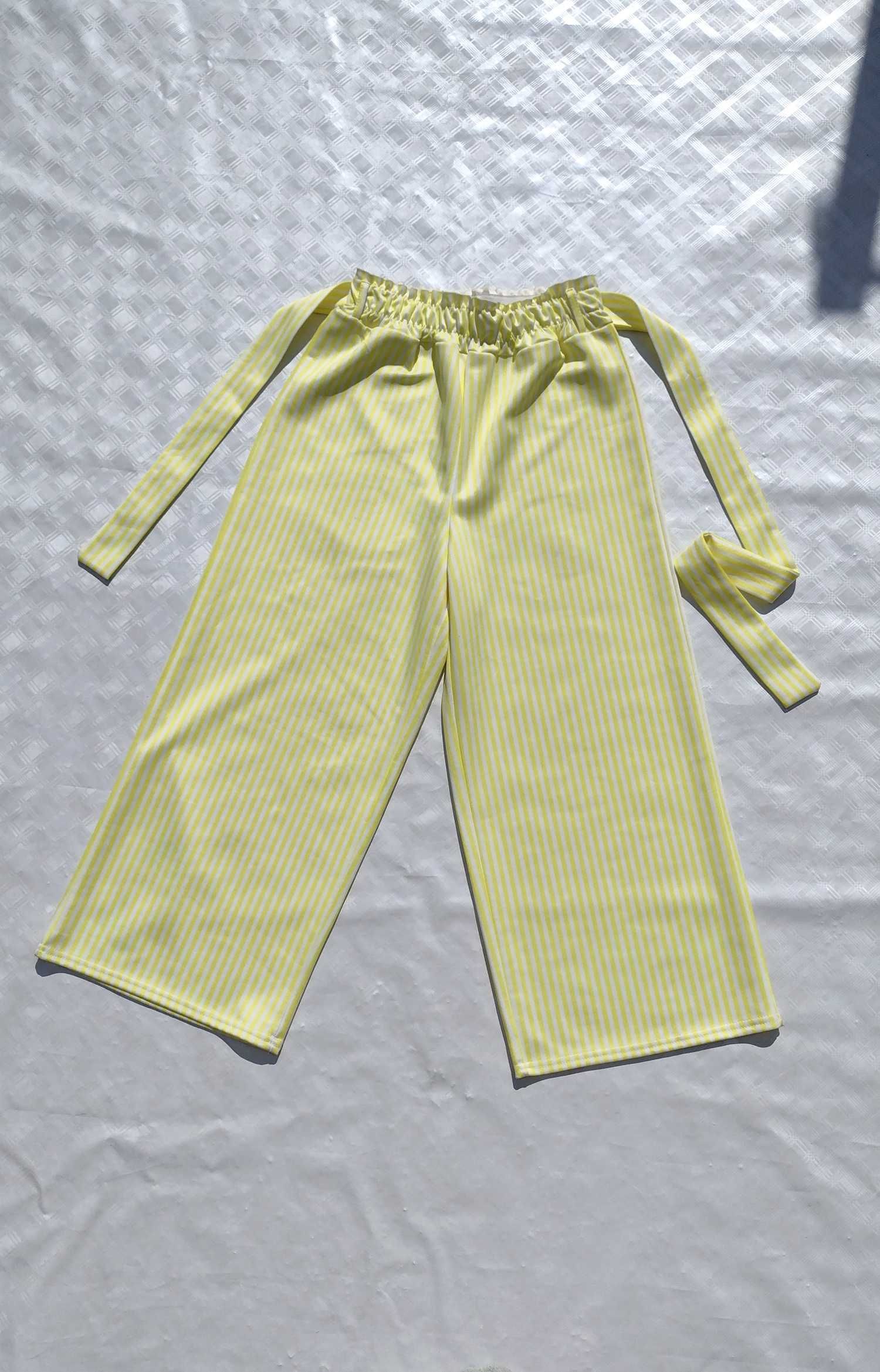 Жёлтые брюки кюлоты в полоску с поясом Sisters Point размер S XS