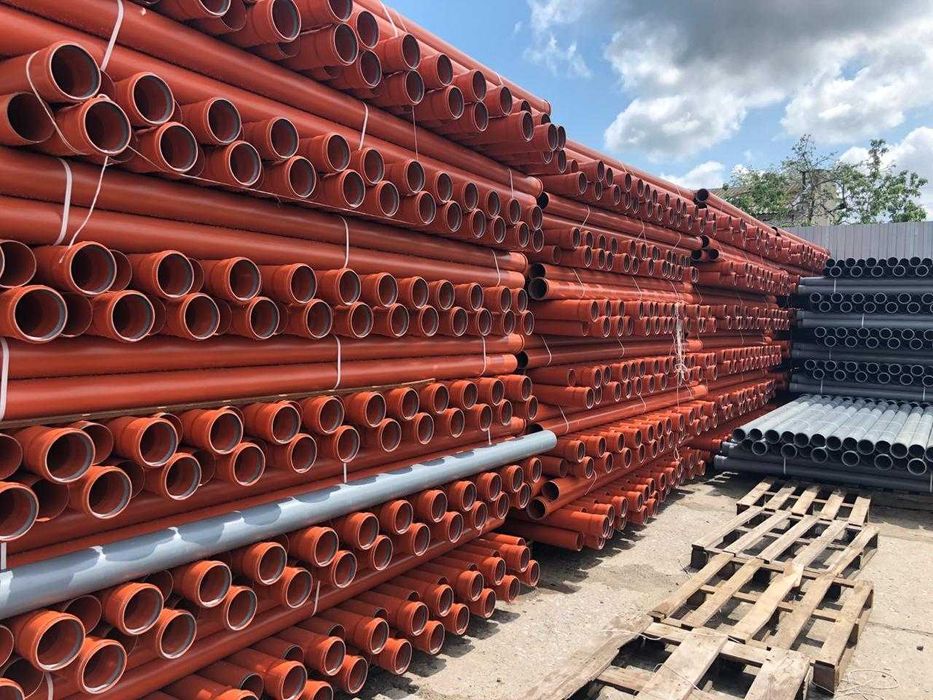 Трубу та фітинги для зовнішньої канализації