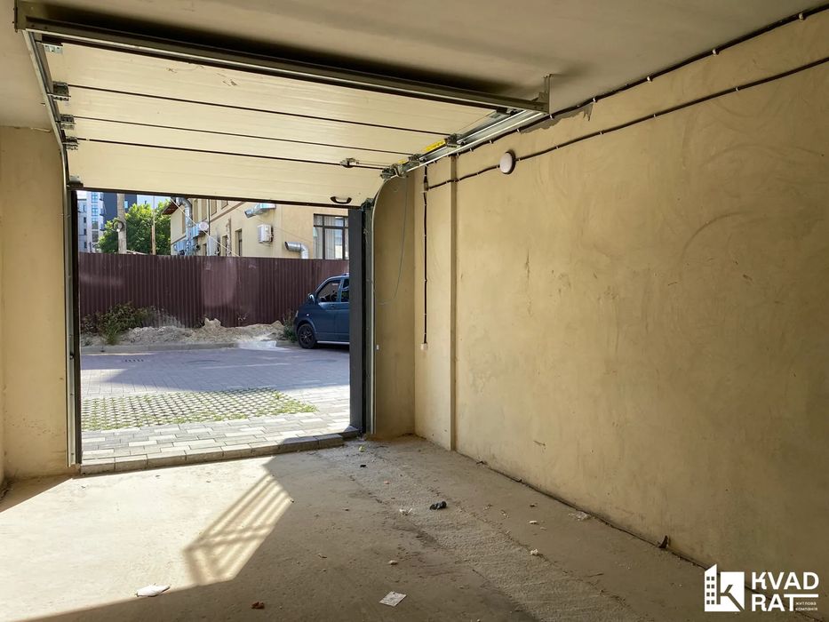 Терміново! Продаю гараж у ЖК Фемелі Плаза