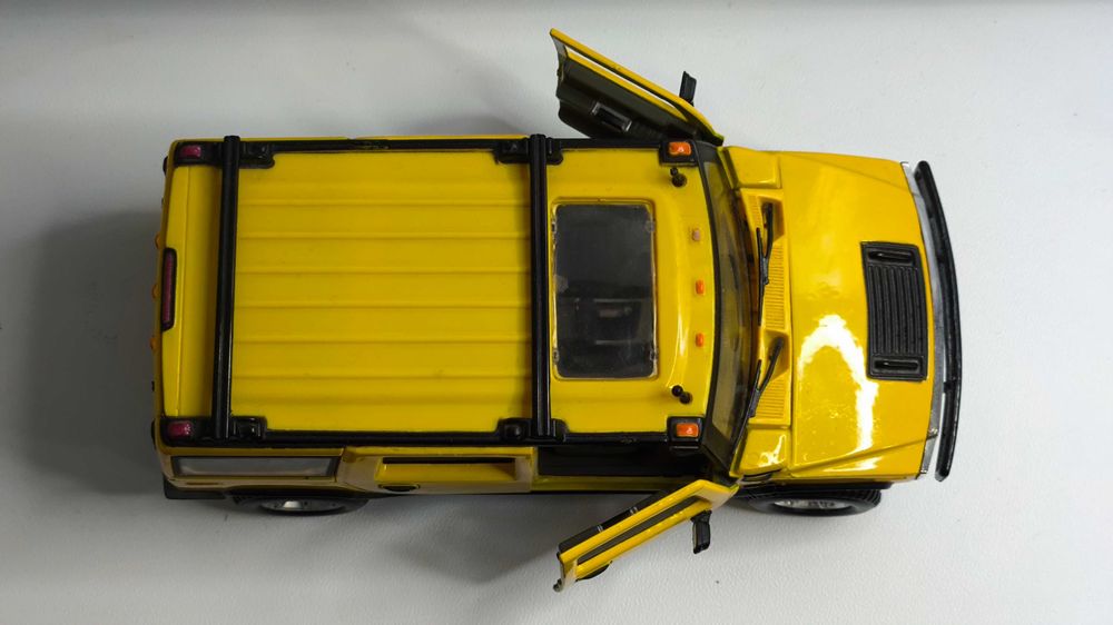 Модель, машинка Hummer H2 SUV 2004 1.24 Maisto