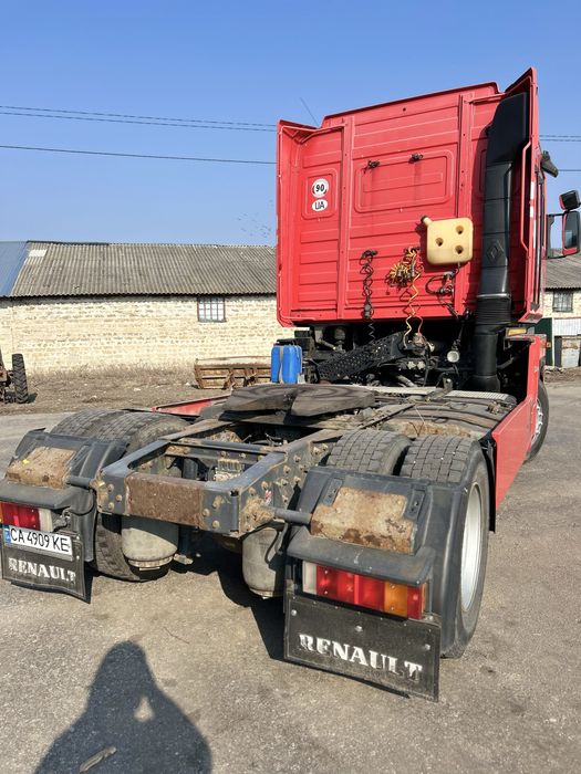 Renaul magnum та контейнеровоз