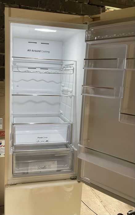 Холодильник Samsung