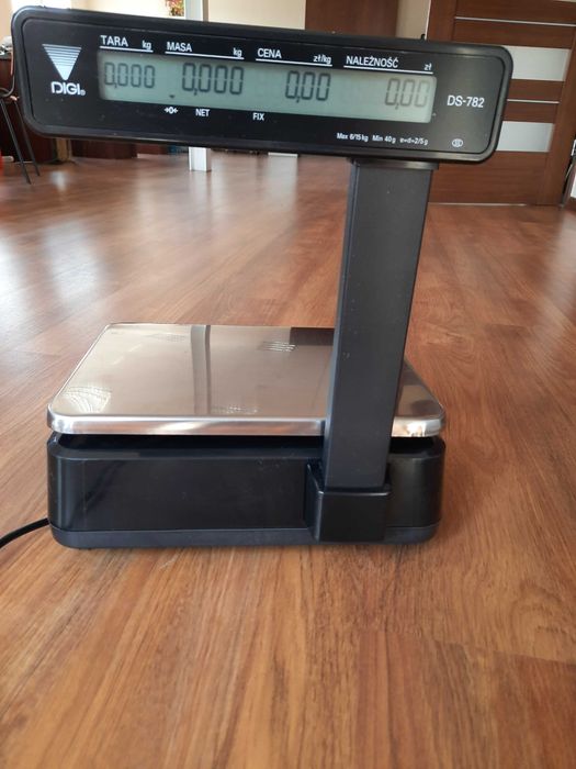 waga kalkulacyjna z wysięgnikiem w czarnej obudowie DIGI DS-782