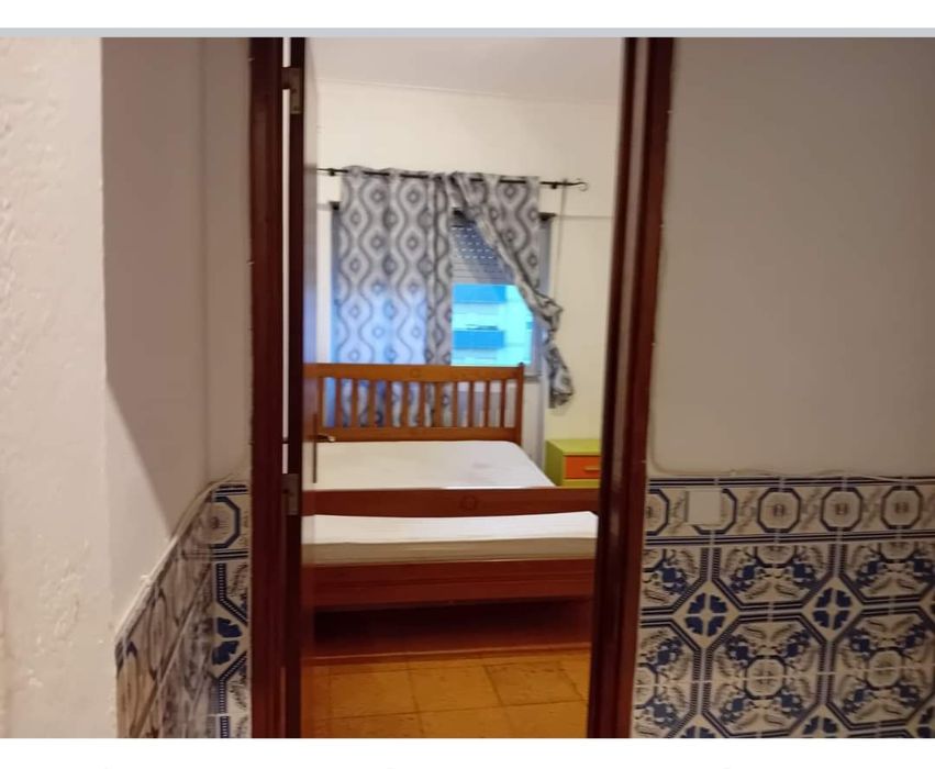Quarto casal em praceta central de Setubal