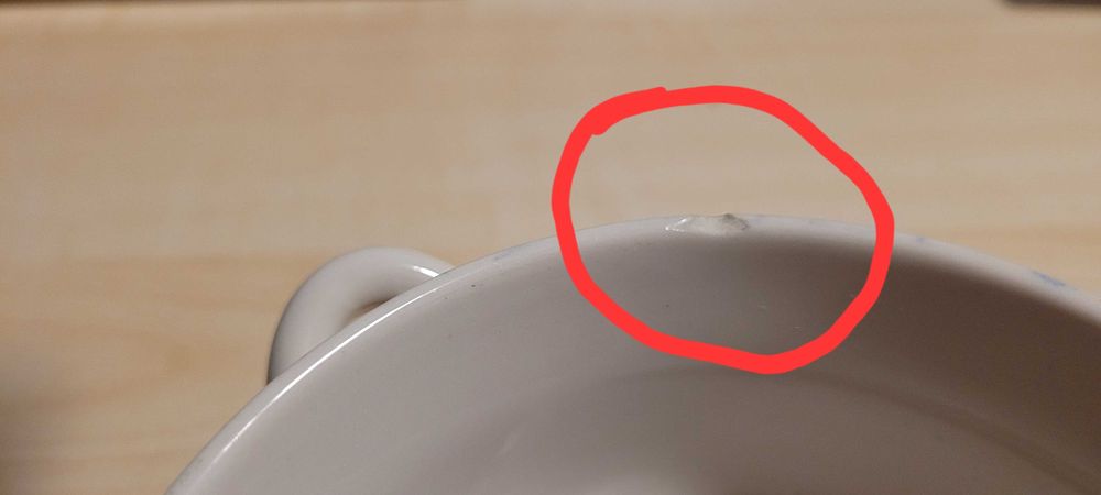 Piękny komplet porcelanowych bulionówek z łyżeczkami typu chinskiego