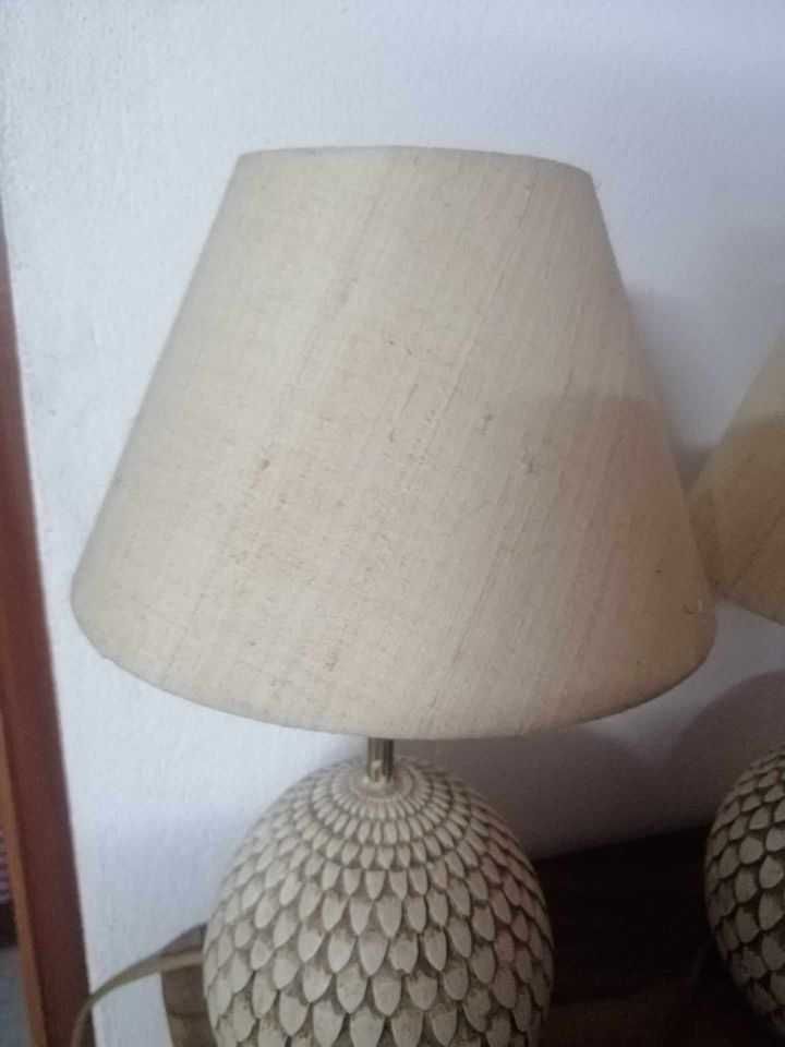 2 Candeeiros mesa pintados à mão c/quebra luz