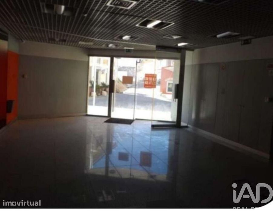 Comércio diverso em Amiais de Baixo de 347,00 m2