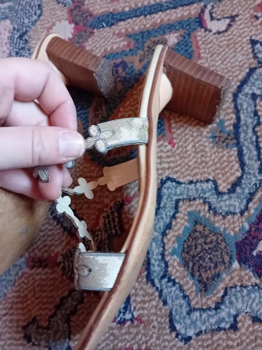 Sandálias de salto alto