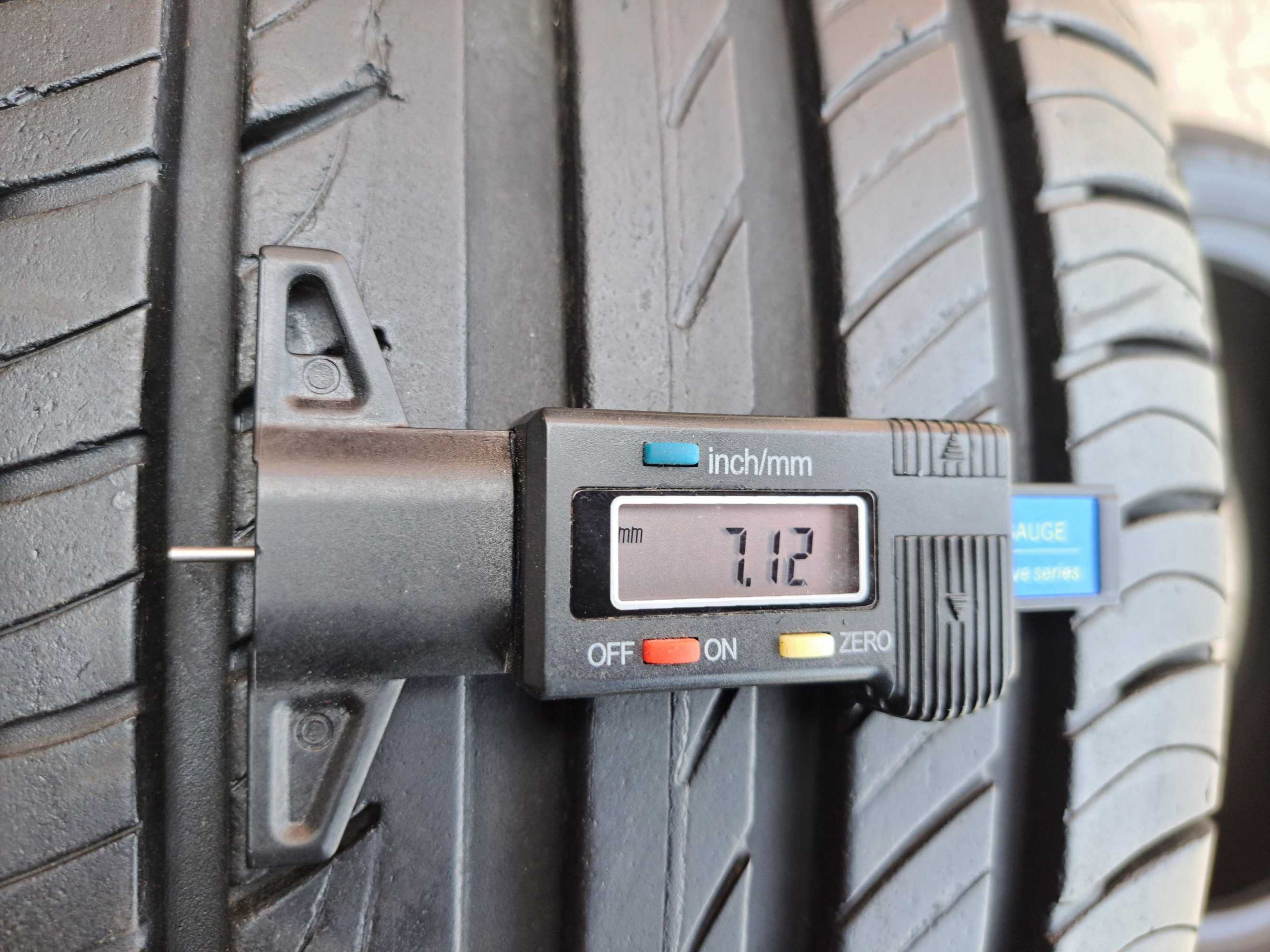 Opona 215/55/17 Pojedyńcza Pojedynka 215/55R17 Dębica Presto UHP
