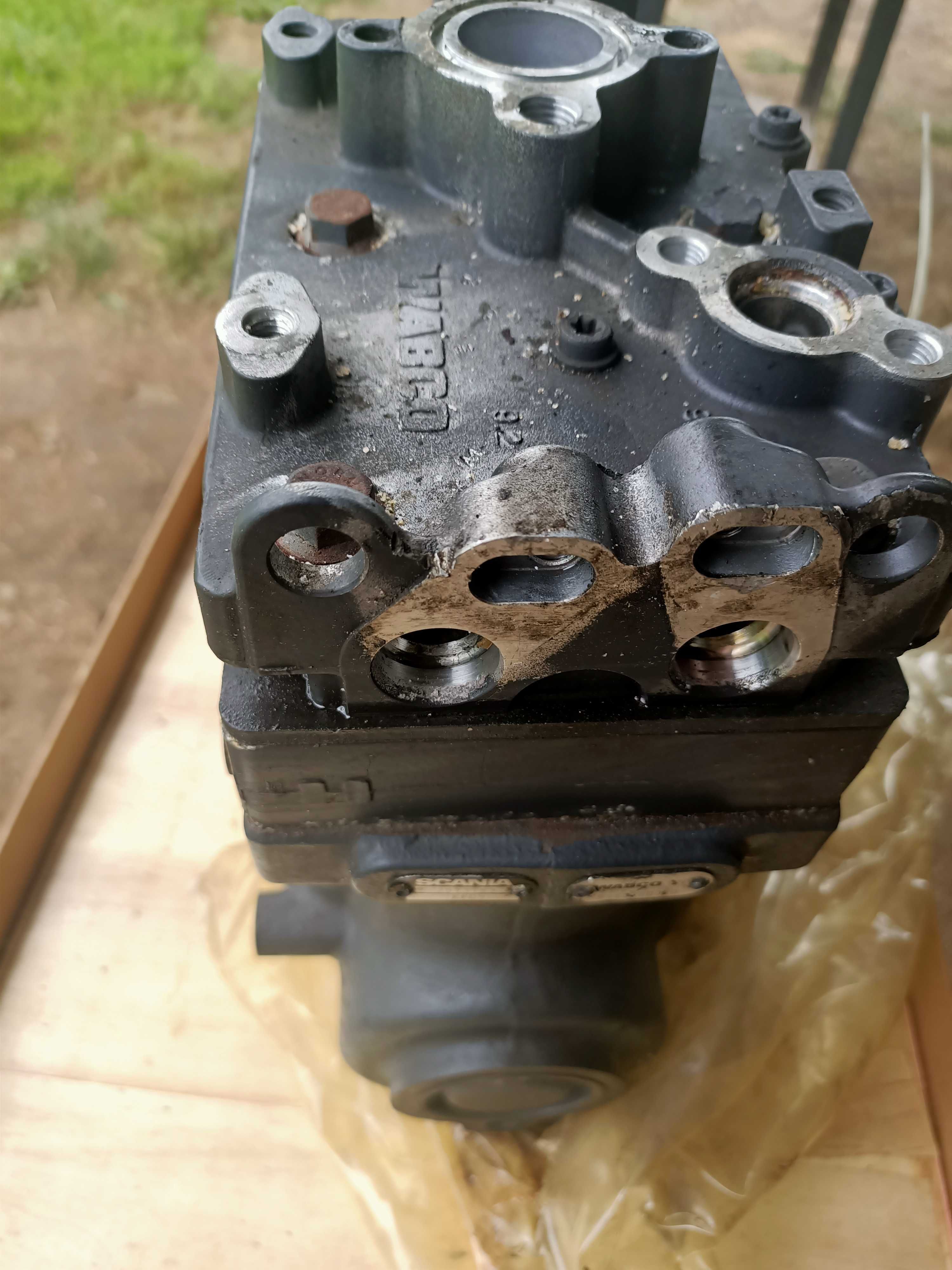 Sprzedam używaną sprawną sprężarkę od Scanii S500