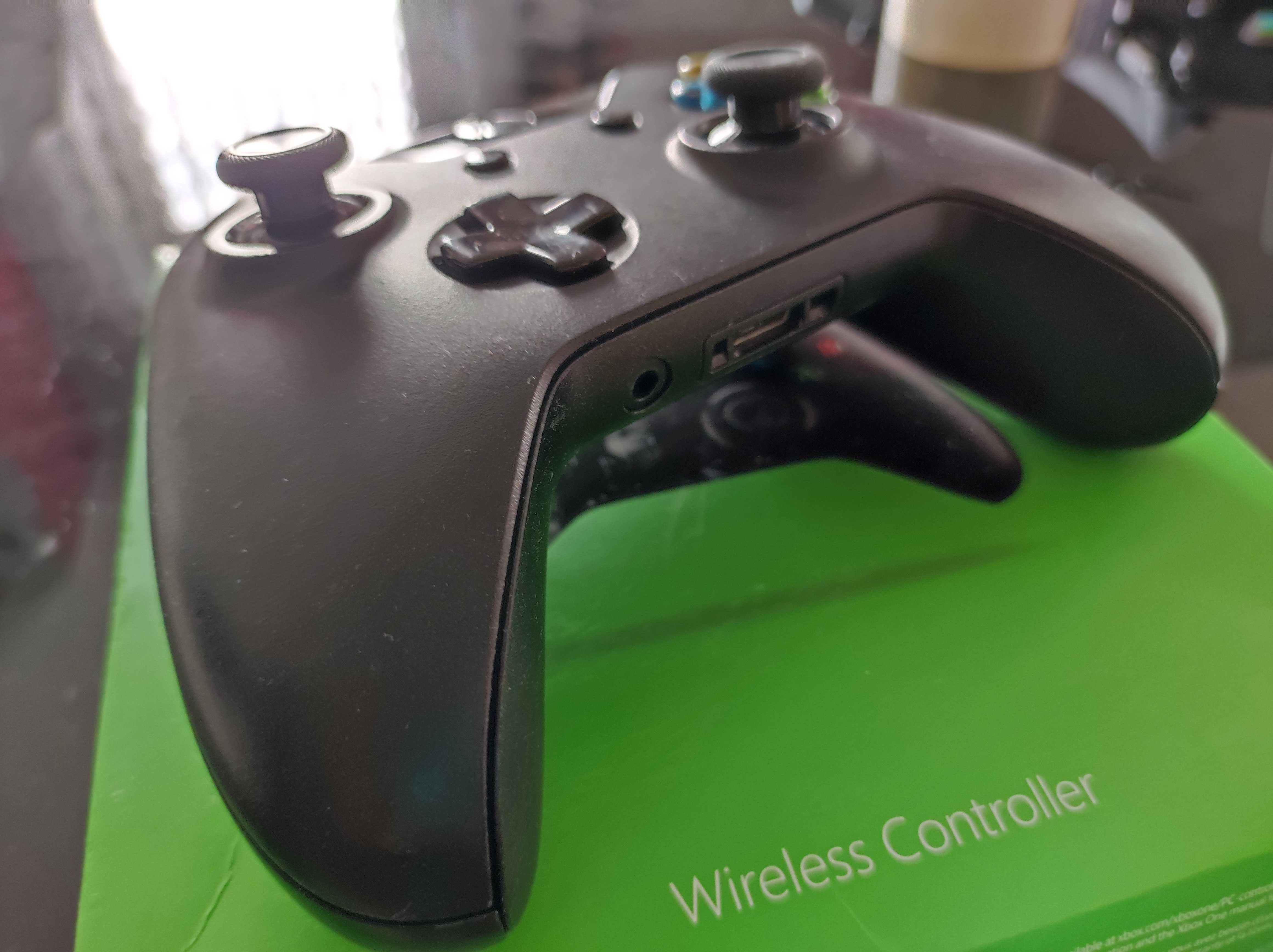 Pad do Xbox One Series S X czarny jak Nowy w pudełku