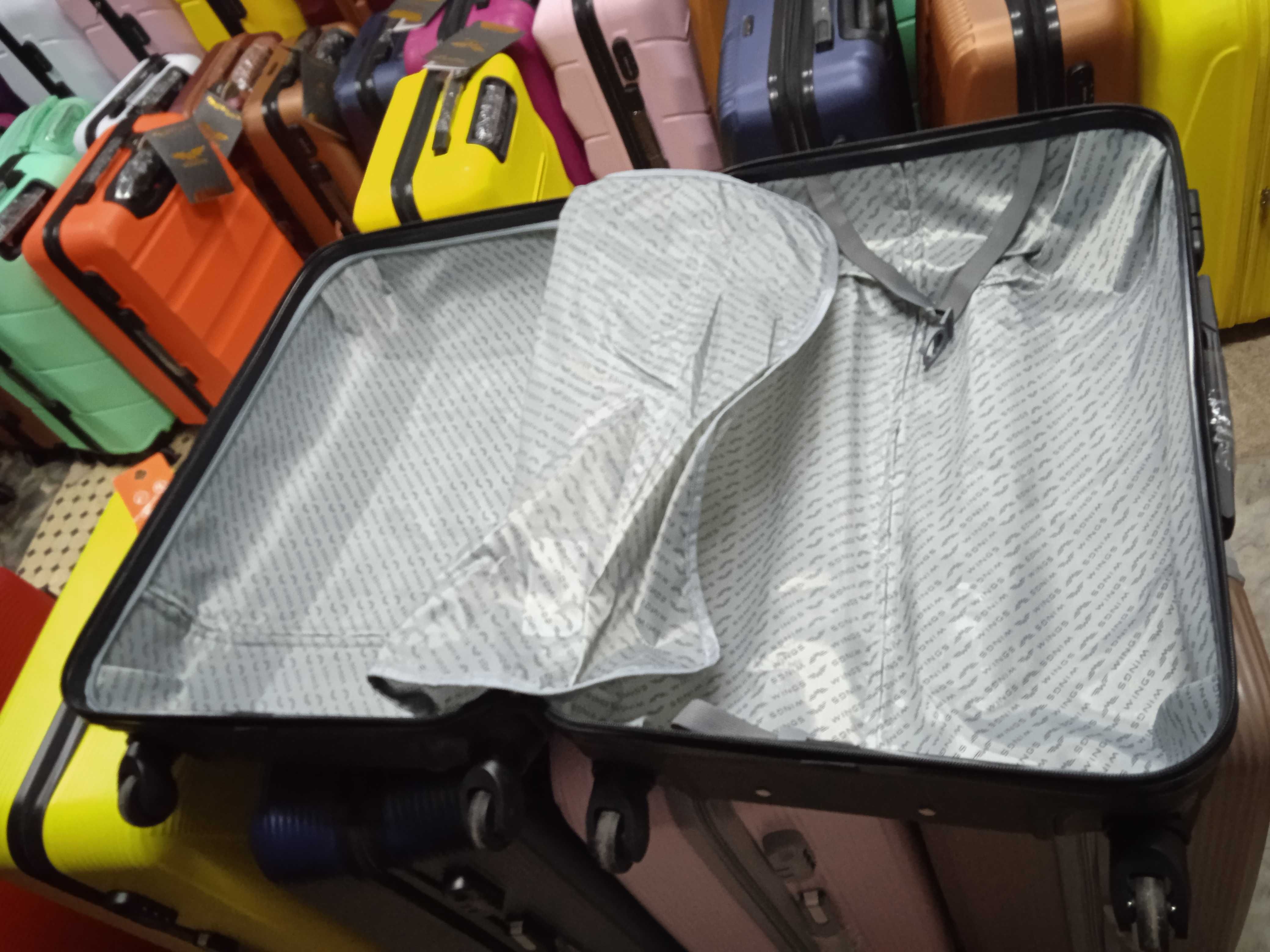 Walizka podróżna średnia Xl z wings na 4 kołach z abs