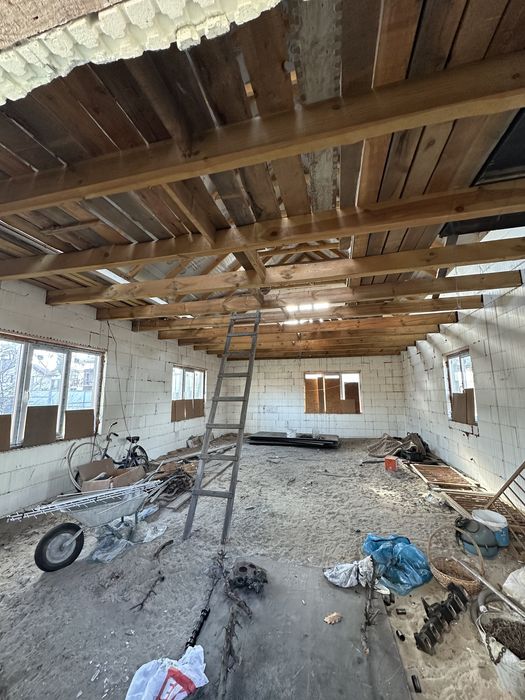 Великий будинок по вулиці Києво-Мироцька з газом