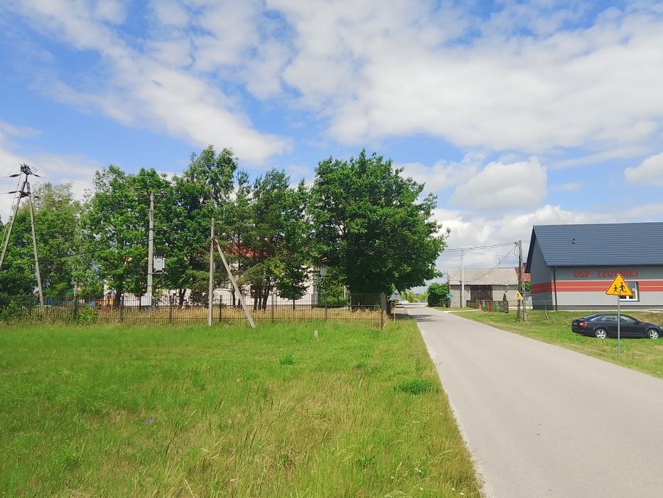 Sprzedam działkę 1.10 Złotniki przy szkole