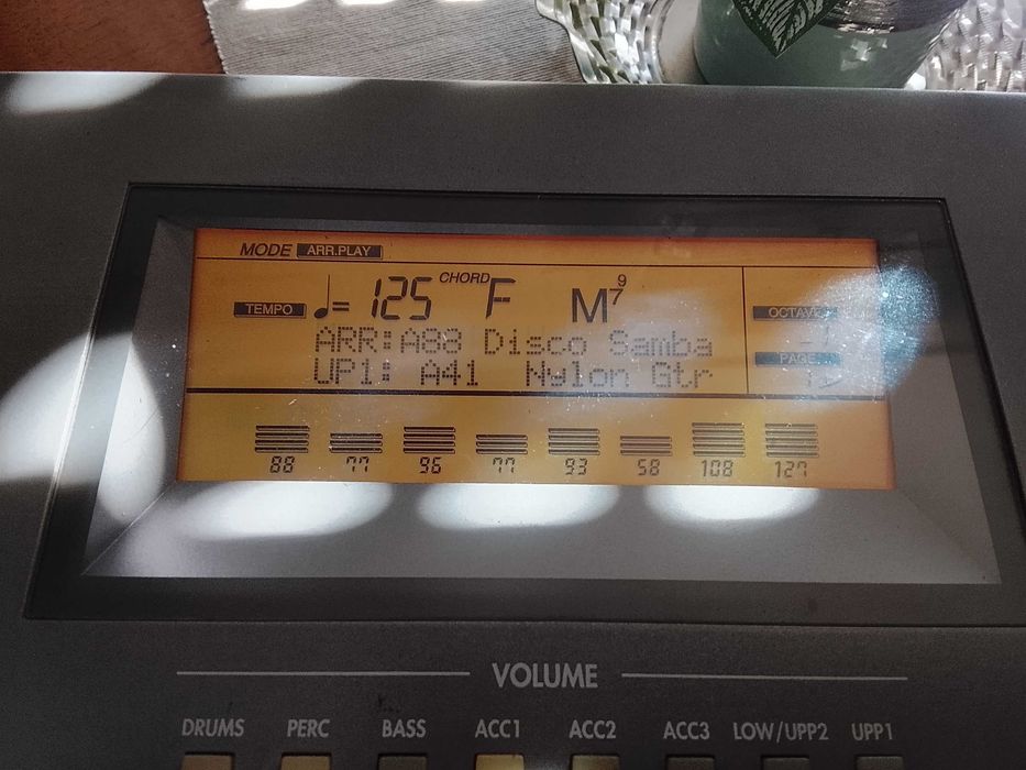 Órgão Korg is50 como novo