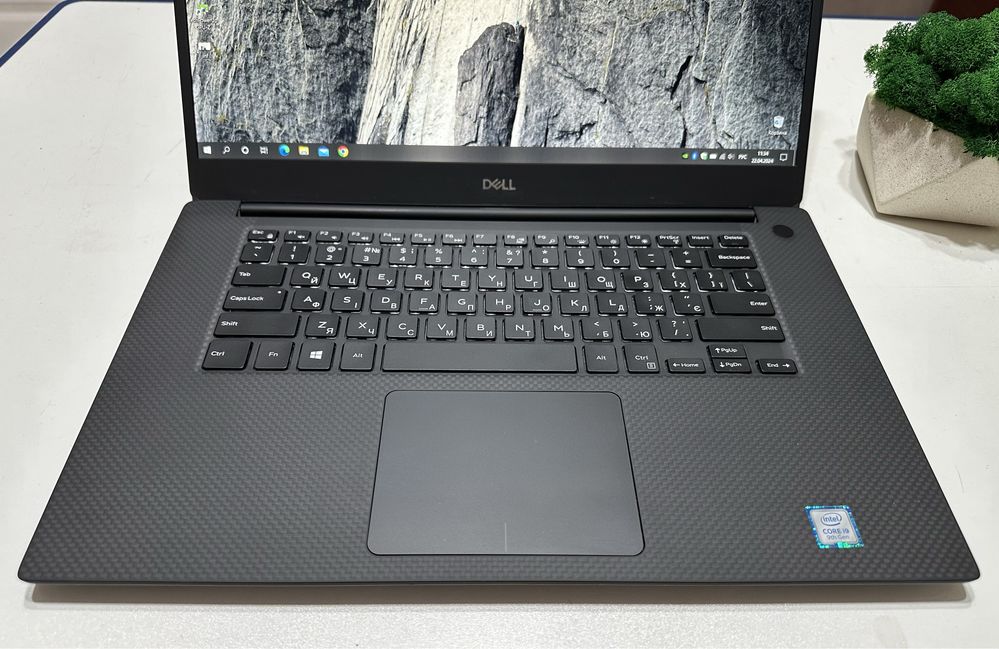 DELL Precision 5540 15,6"FHD IPS | i9-9880HK|32 DDR4|SSD512|QUADRO 4Gb