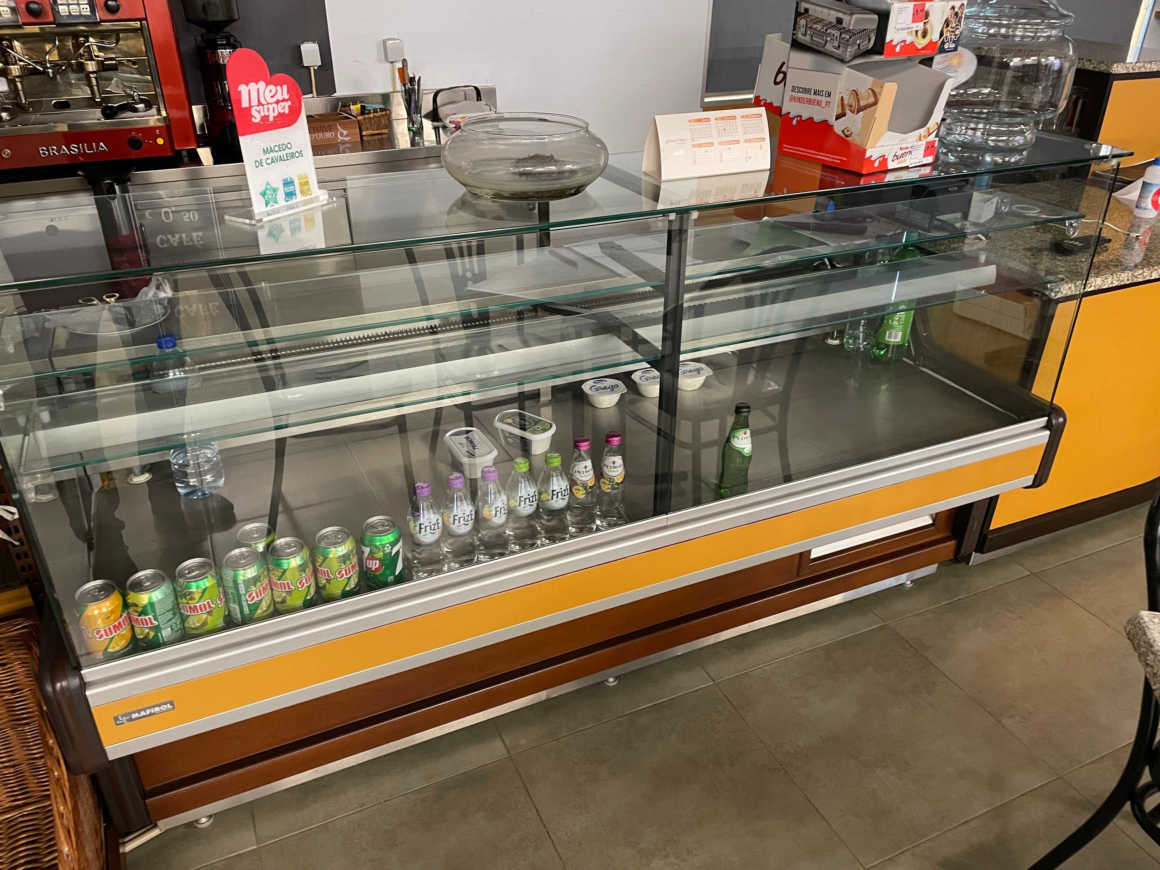 Vitrine Cafetaria Mafirol com 2,00 Mts