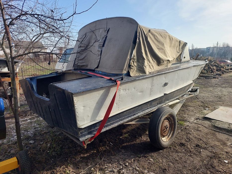 Продам моторный човен Прогресс 2