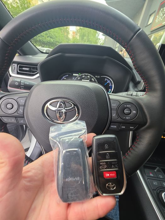 Програмування ключів Toyota RAV4 Venza Highlander Sequoia
