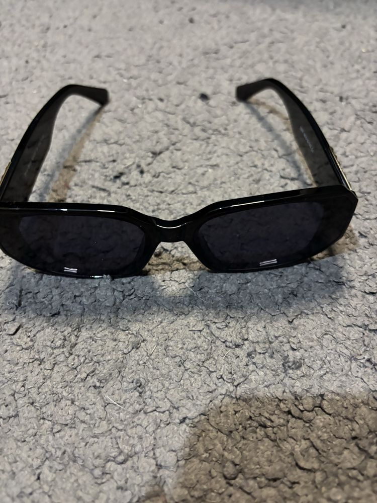 Óculos de Sol Miu Miu Originais – Pretos, Made in Italy