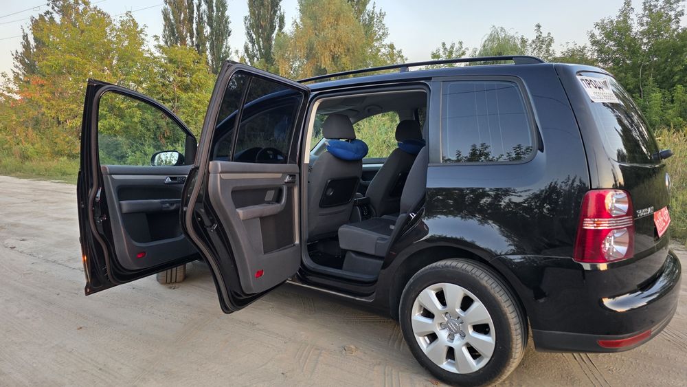 Продаи Volkswagen Touran 2009 року