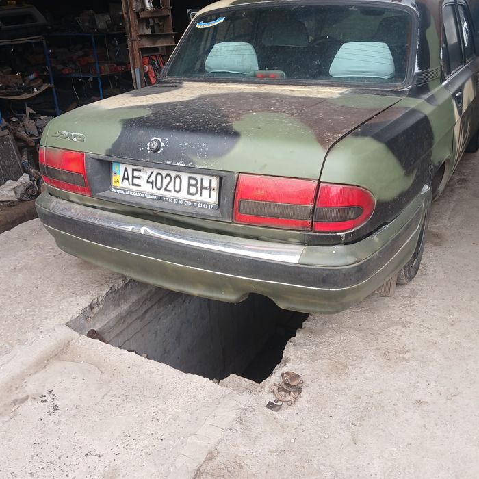 Розбираю Волгу 31105