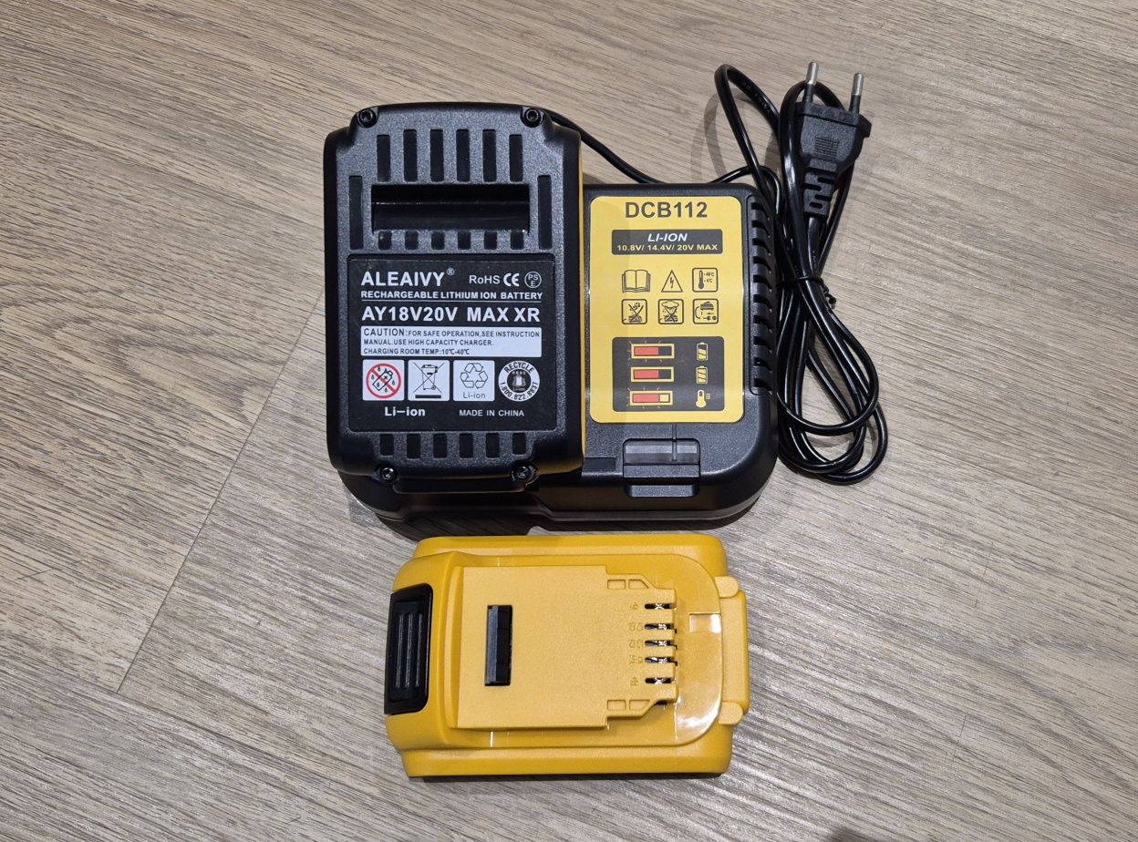 Акумулятор і зарядне для Dewalt