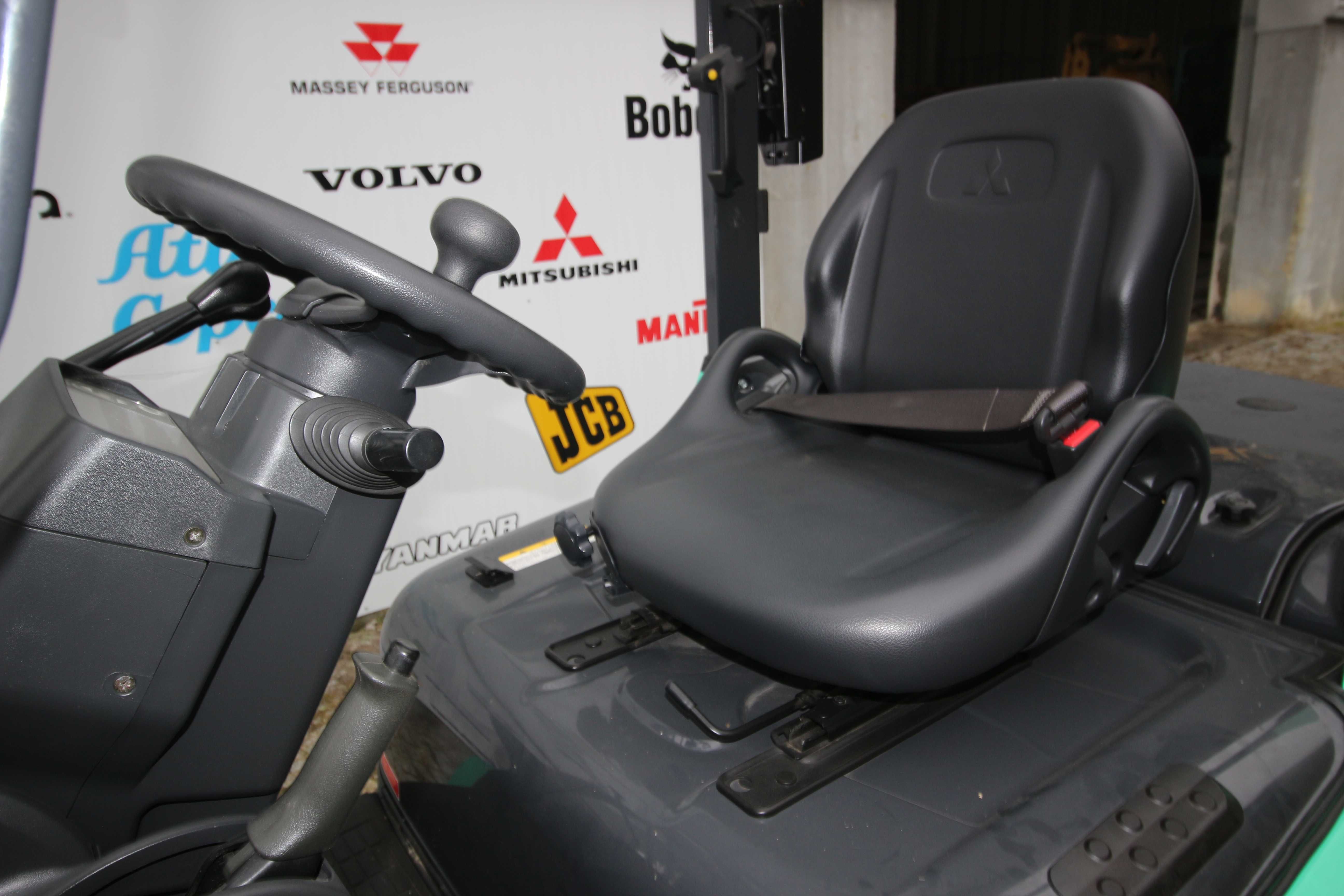 Empilhador  Mitsubishi FD25  (novo)  ZERO HORAS TRABALHO